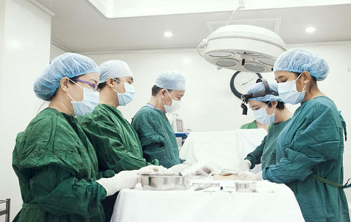 Phẫu thuật apxe hậu môn phải được bác sĩ chỉ định tùy theo từng trường hợp