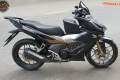 Honda Winner X is equipped with a combo of super hot accessories at Hoang Tri Shop.
