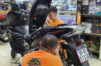 PCX 150 Hybrid gluing and installing additional accessories at Hoang Tri Shop
