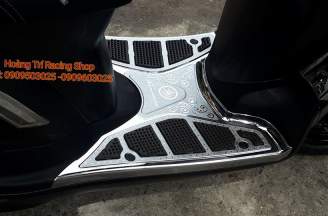 Chrome-plated Grande foot mat
