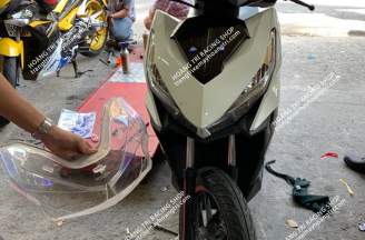 Replace headlight glass Vario 2015
