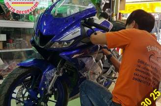 Glue the Yamaha R15
