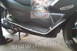 Protective bumpers on both sides of the front PCX 2104
