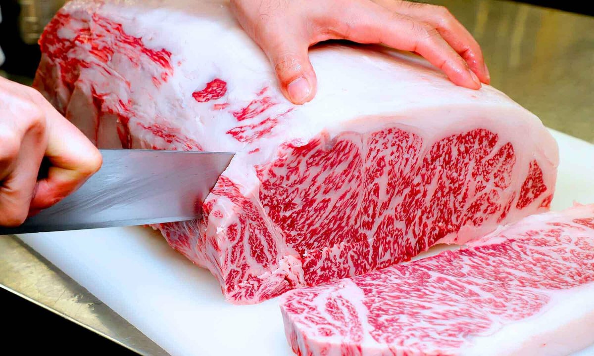 Thịt bò nhật Kobe và Wagyu là 2 loại thịt bò ngon nhất thế giới