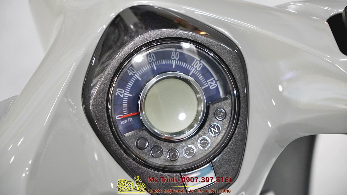 Đồng hồ Honda Super Cub C125 ABS 2026 kết hợp analog và màn hình LCD hiện đại
