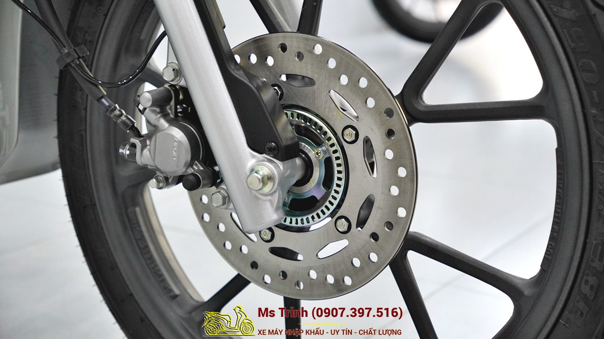 Phanh đĩa trước ABS Honda Super Cub C125 ABS 2026 giúp an toàn khi phanh gấp
